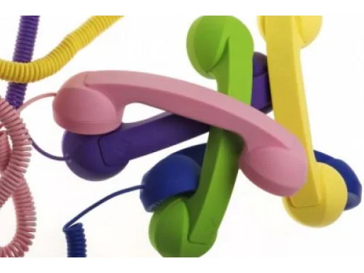 Nostalgični? Imate retro telefon koji nije ni bežićan čak, a stane u džep? Zapravo potiče iz davnih vremena bez mobitela, a opet je...mobitel?