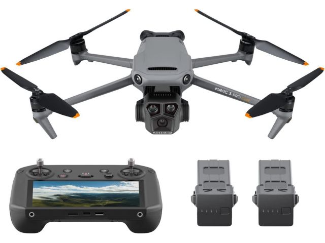 Dron DJI Mavic 3 Pro Fly More Combo(DJI RC), 4K/60fps, 4/3 CMOS Hasselblad, do 43min leta, domet do 15km (CP.MA.00000660.01)  